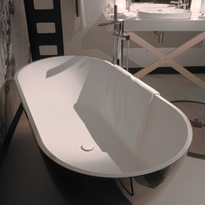 Vana Bilbao a baterie Mirame ve filmové koupelně - Designblok 2015 | Foto a design: Jozef Počil a Martina Šimková pro Perfecto design